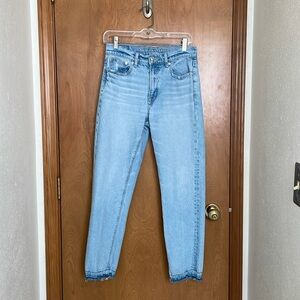 American Eagle super high rise straight jeans Size 2 Short Stretch Med Wash VGUC